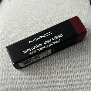 MAC Cosmetics Matte DIVA Lipstick
